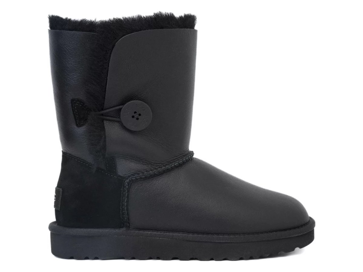 UGG Bailey Button Metallic Black — вид «сбоку»