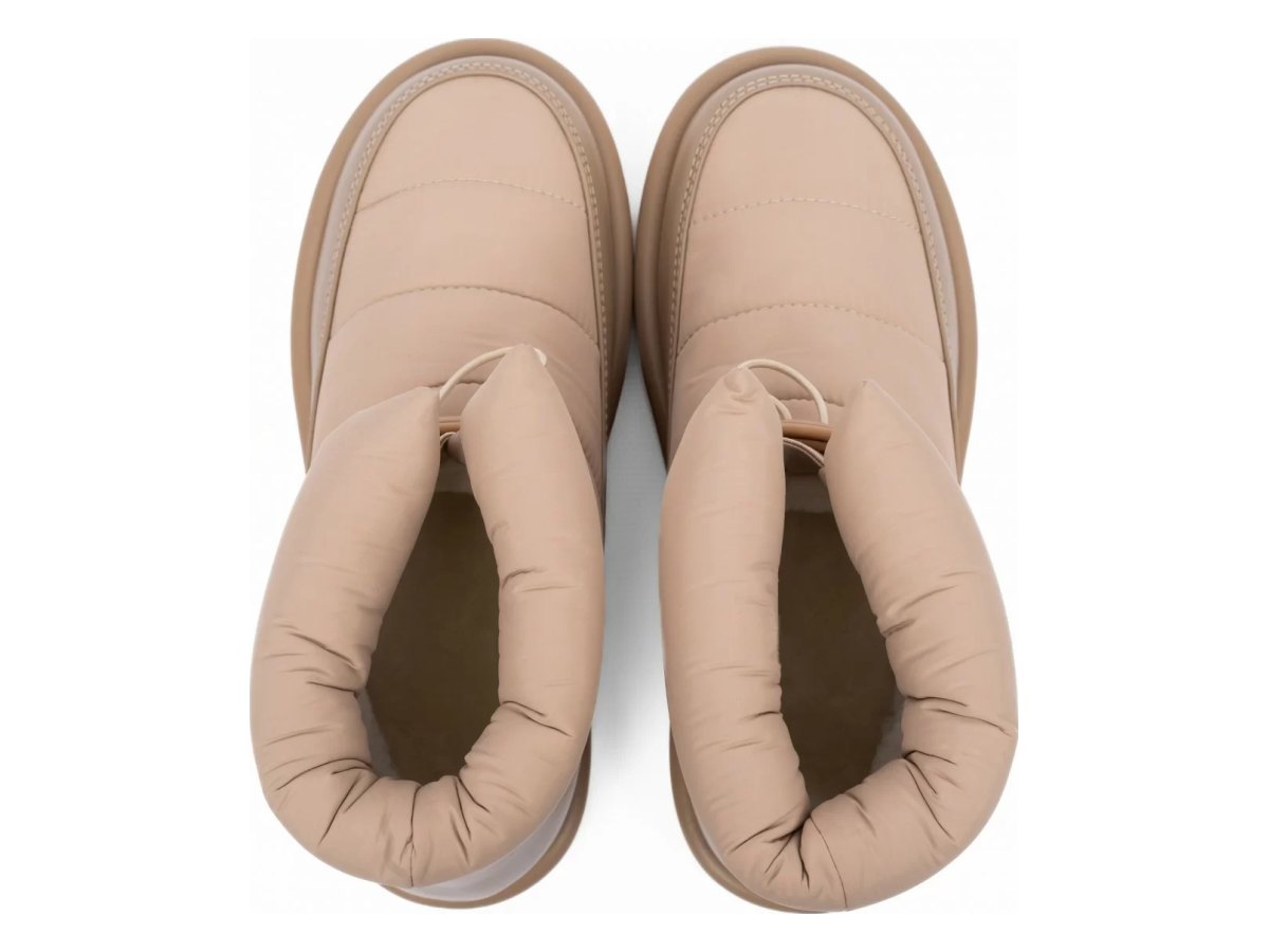 UGG Classic Mini Blow Sand — вид «сзади»