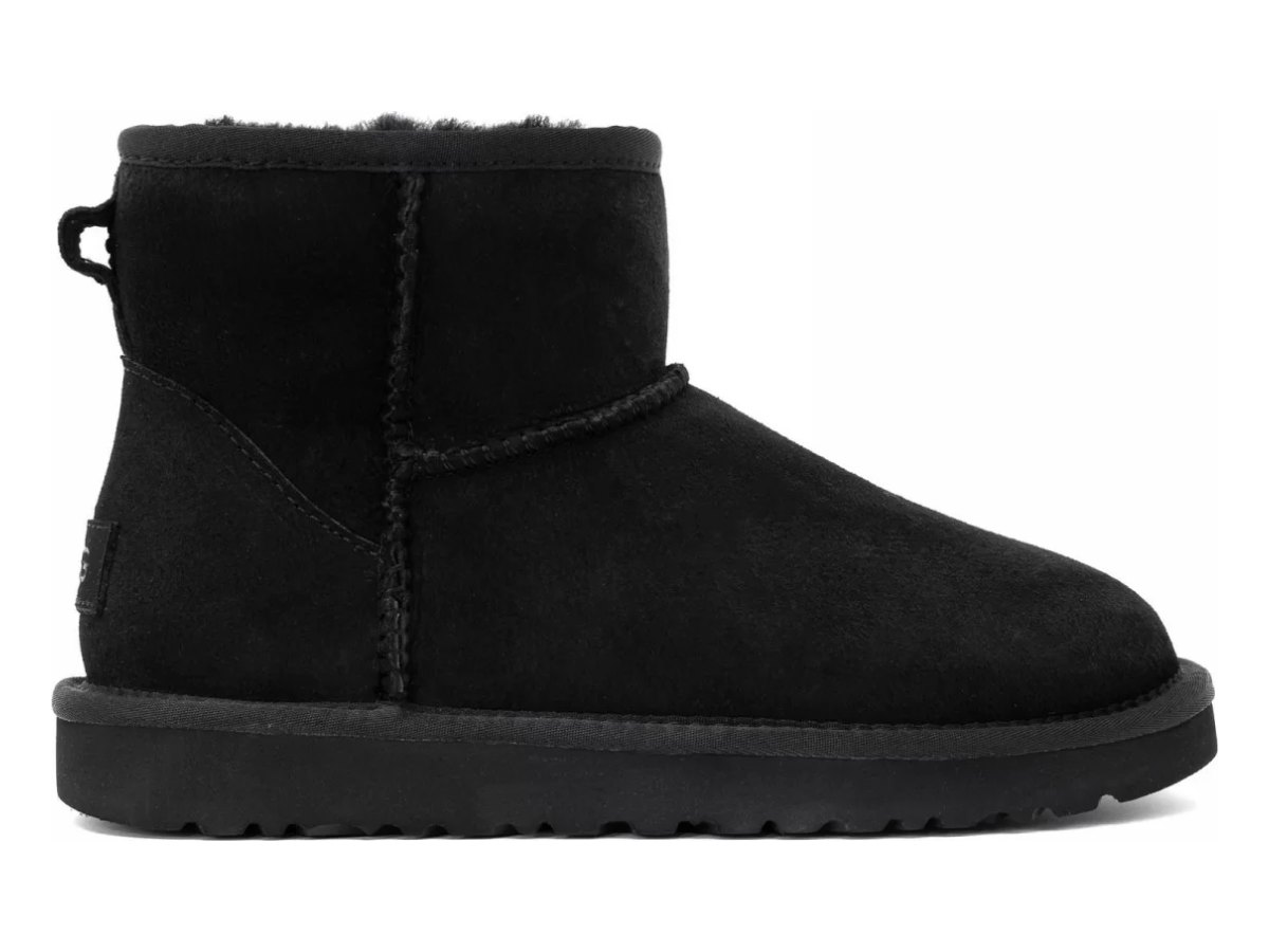 UGG Classic Mini II Black — вид «сбоку»
