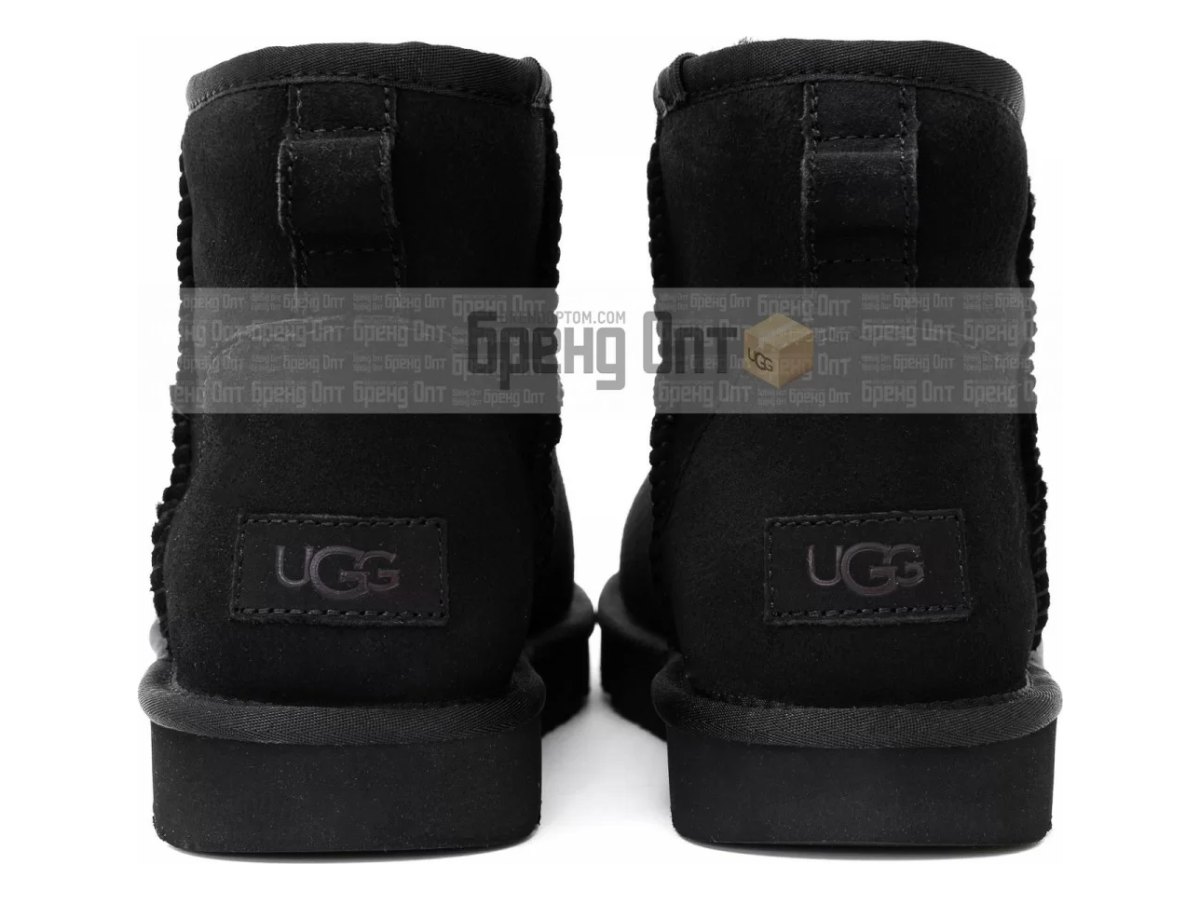 UGG Classic Mini II Black — вид «спереди»