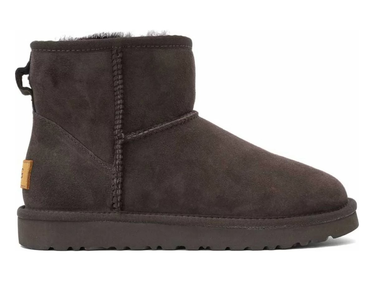 UGG Classic Mini II Chocolate — вид «сбоку»