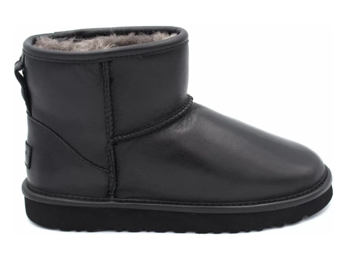 UGG Classic Mini Leather Black — вид «сбоку»