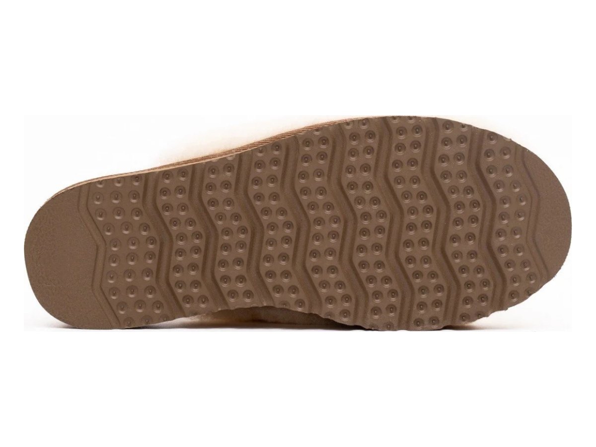 UGG Hailey Fluff Natural — вид «подошва»