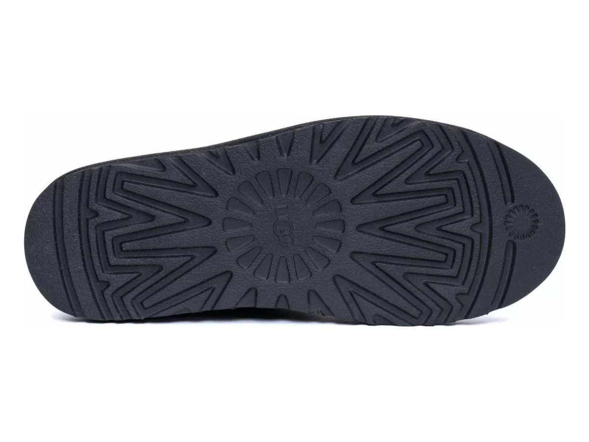 UGG Neumel Black — вид «подошва»