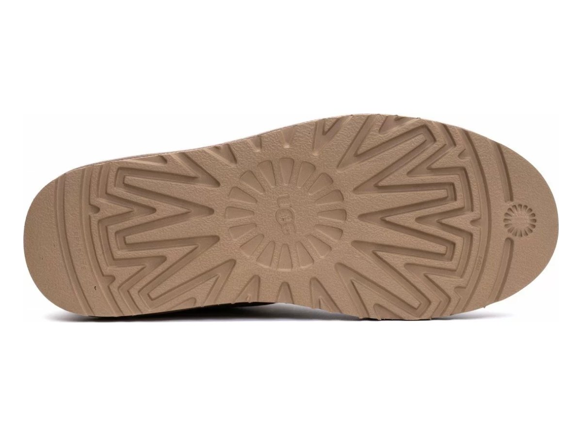 UGG Neumel Cappuccino — вид «подошва»