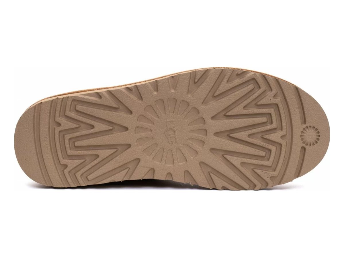 UGG Neumel Chestnut — вид «подошва»