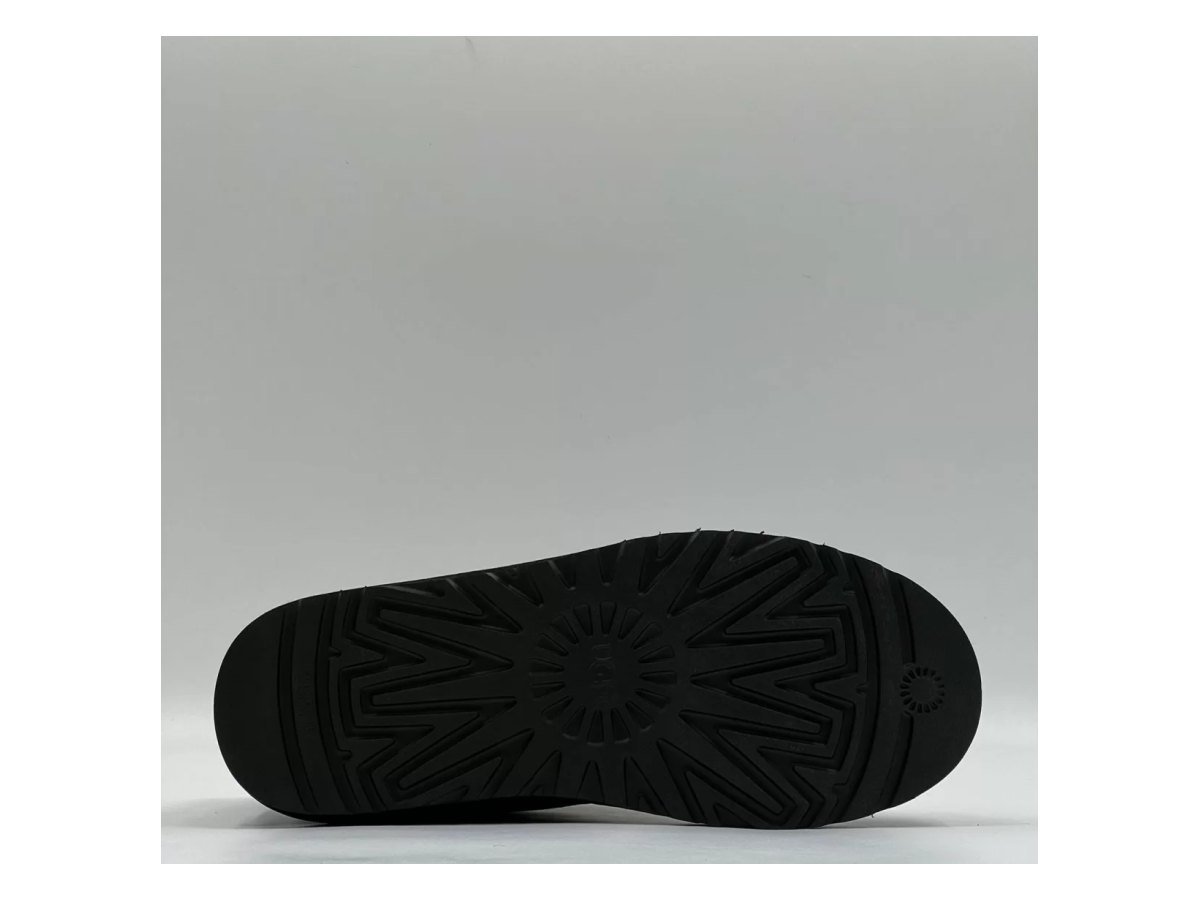 UGG Neumel Flex Black — вид «подошва»