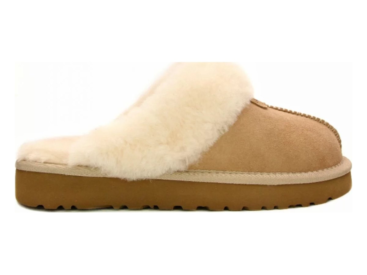 UGG Slippers Scufette Sand — вид «сбоку»