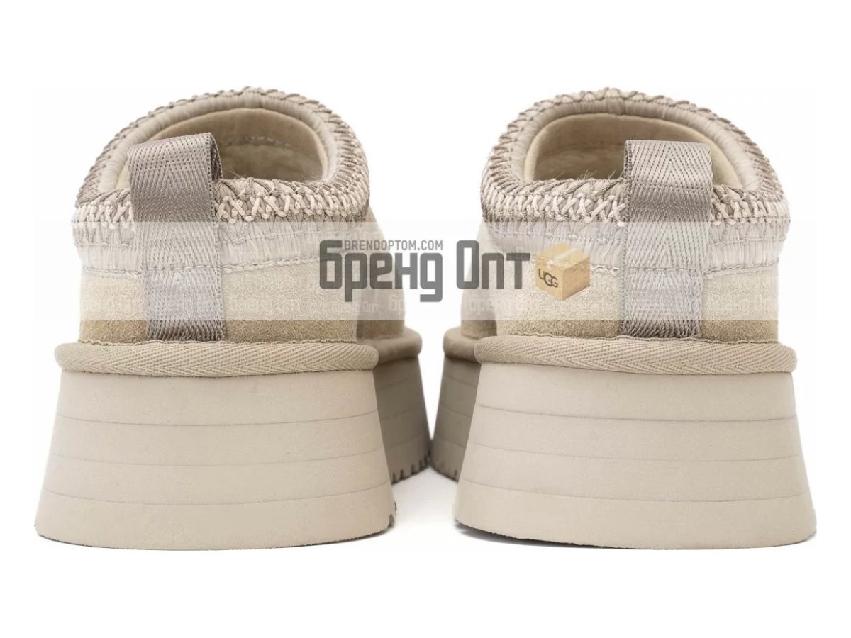 UGG Tazz Platform Sand — вид «спереди»